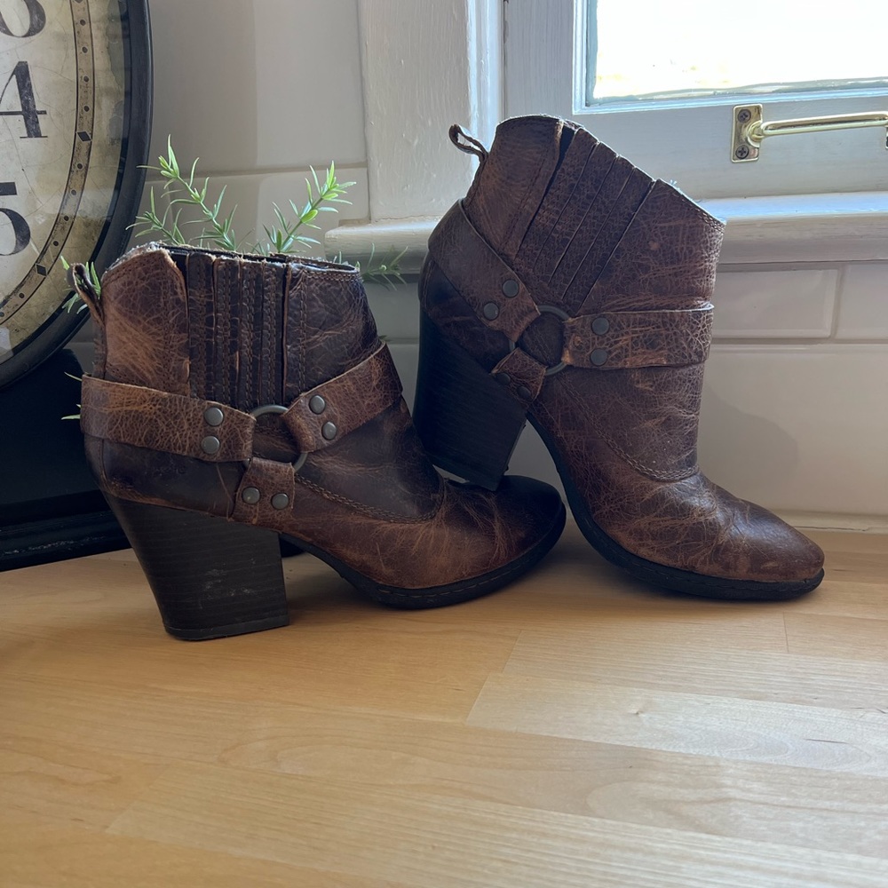 Super comfortable bootie.